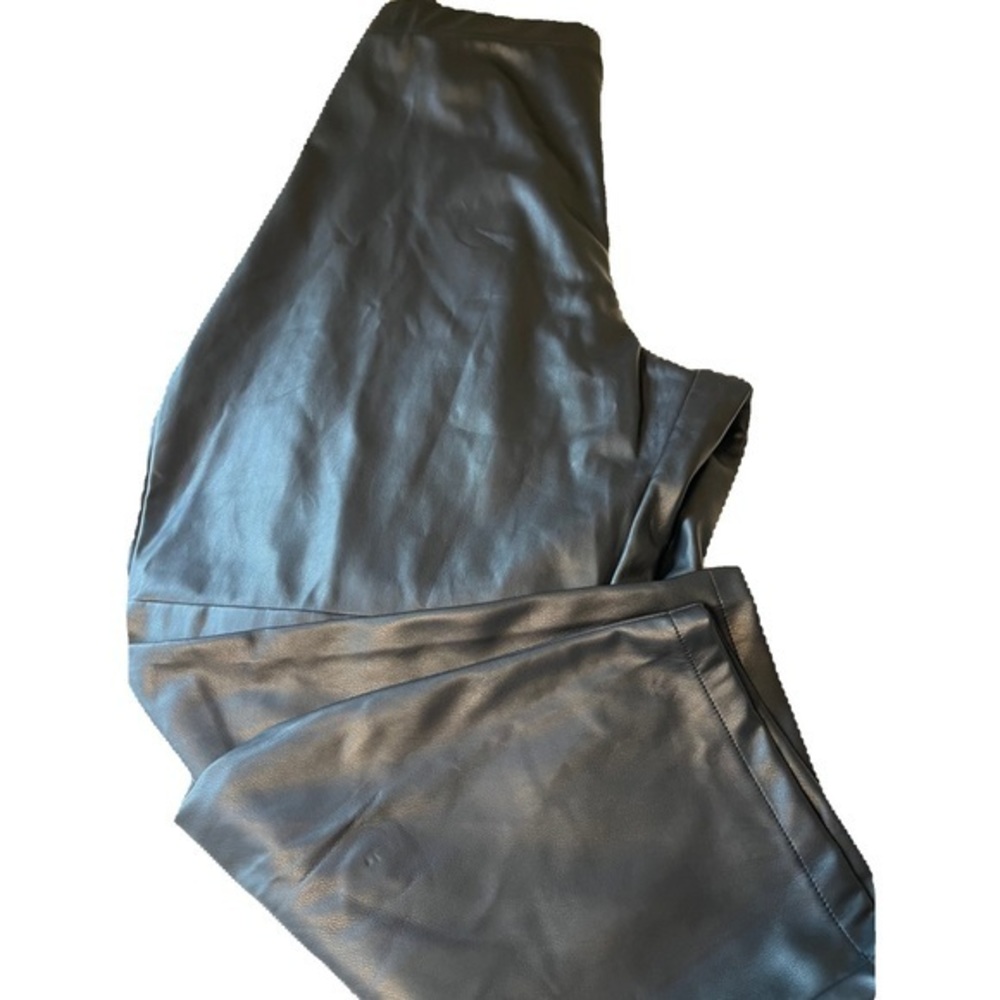 Vegan leather women’s pants size 4X. Black. NWT.‎ M25.